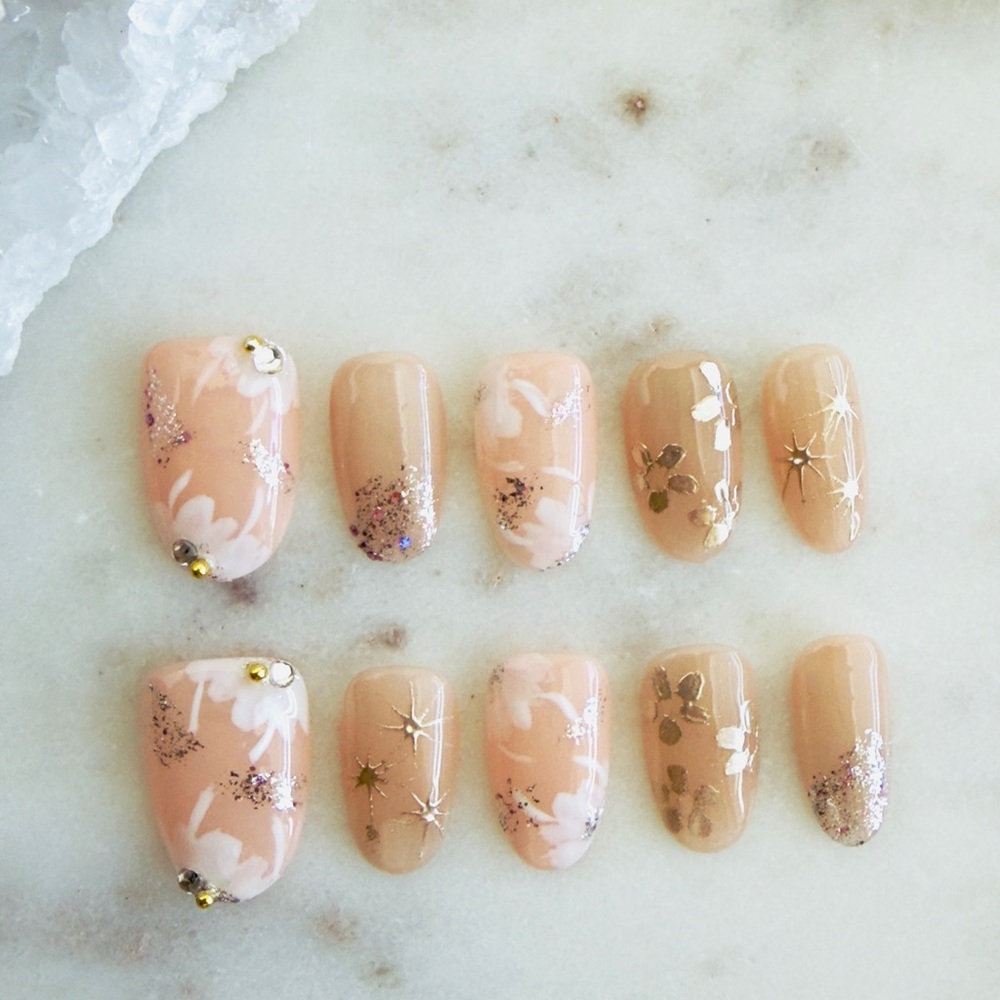 Elegant Floral Nail Art Set